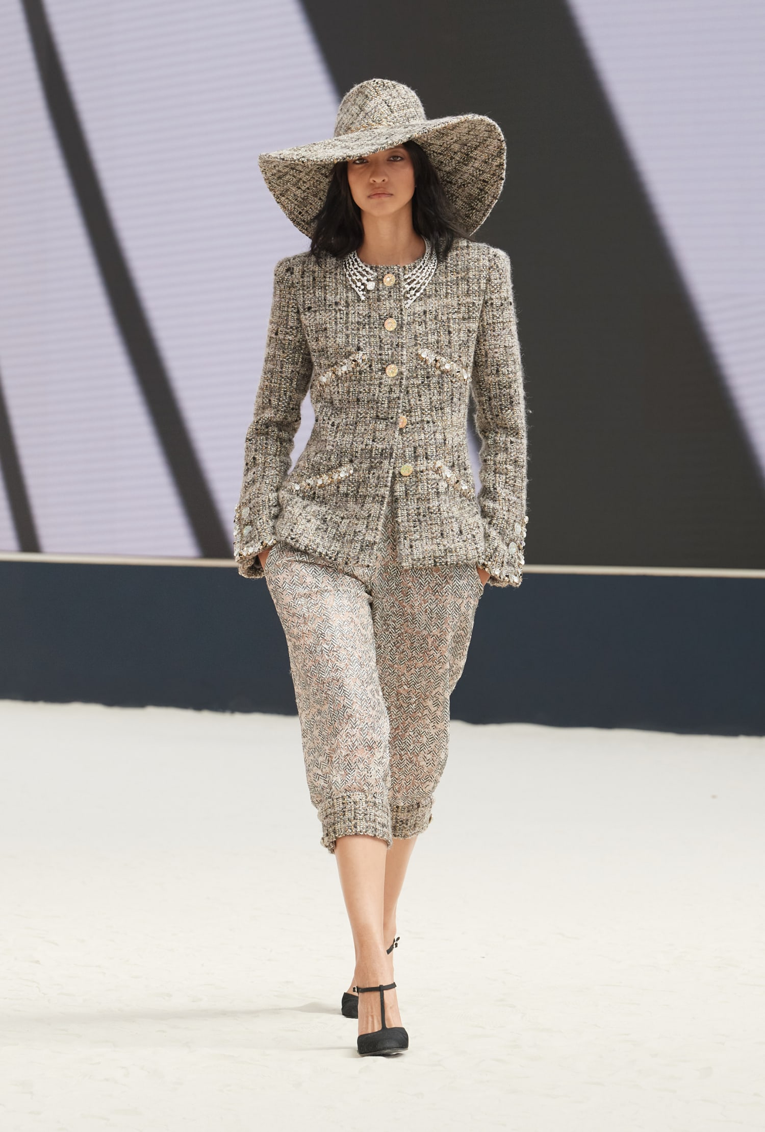 chanel_007_fw_2022_23_hc_collection-LD