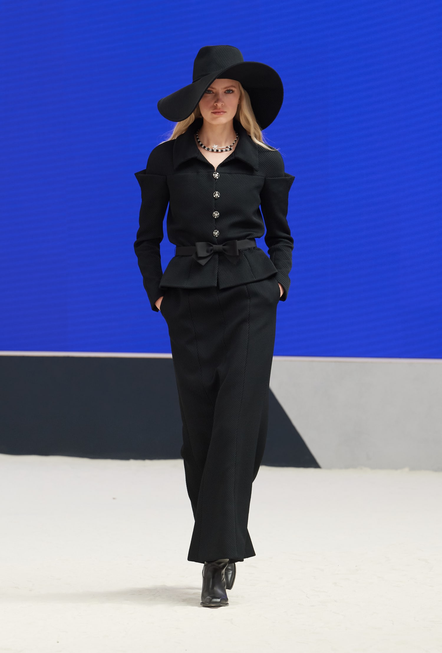 chanel_023_fw_2022_23_hc_collection-LD