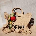 Loewe ponovno ima najljepše torbe od rafije za ljeto!