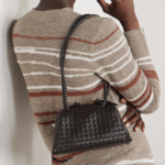 Predviđamo da će ovo postati nova Bottega Veneta it torbica!