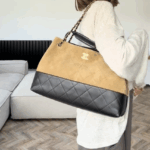 Novu Chanel torbu od brušene kože već obožavaju influencerice