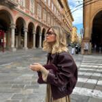 Bomber jakna bordo boje koja je zaludila influencerice