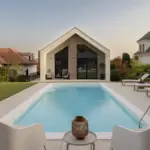 Impresivna obiteljska kuća s bazenom koja redefinira suvremeni luksuz