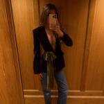 Ovaj dizajnerski sako od baršuna je odmah završio na našoj wishlisti!