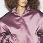 Ova high street bomber jakna od satena pun je pogodak za prijelazno razdoblje