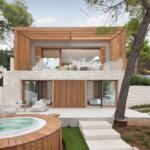 Impresivna kuća u okolici Trogira sinonim je za arhitekturu koja diše s borovima i morem