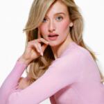 Sarah Pidgeon u novoj Rhode kampanji predstavlja proizvode koji će se sigurno brzo rasprodati