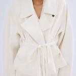 Ova high street traper jakna postala je viralna, a jasno je i zašto – izgleda fantastično!