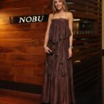 Smeđa boja i dalje dominira, a ova haljina je dokaz da je idealna i za svečane prigode