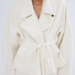 Ova high street traper jakna postala je viralna, a jasno je i zašto – izgleda fantastično!