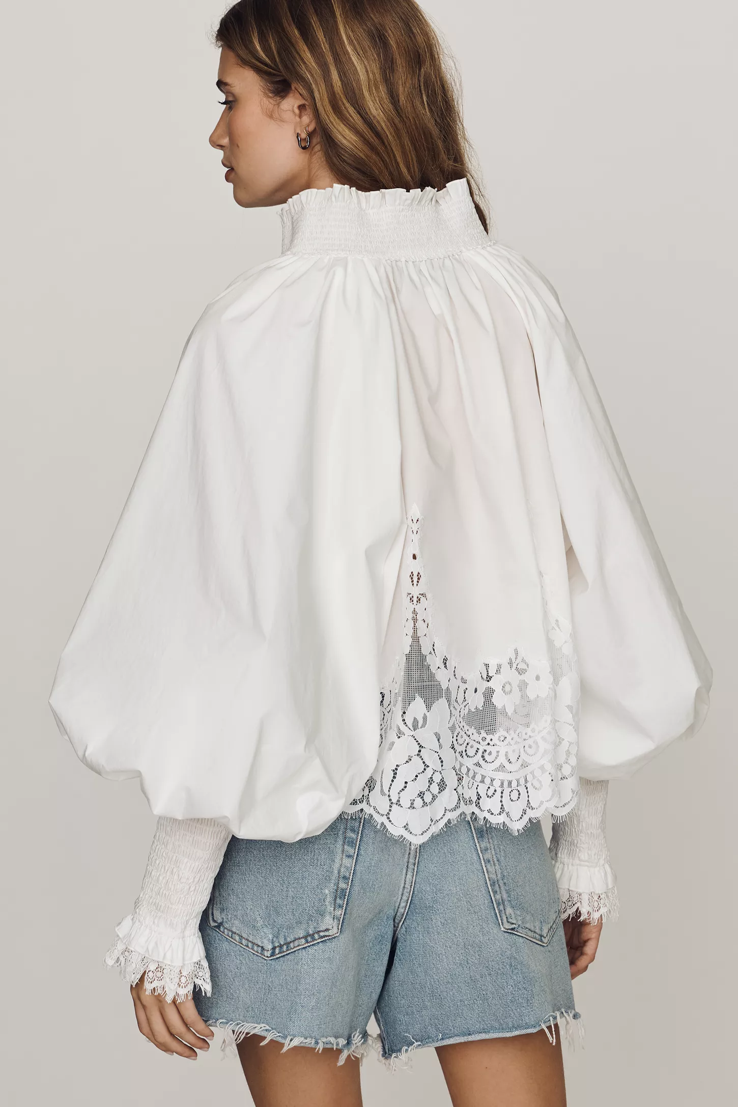 bluza s čipkastim detaljem