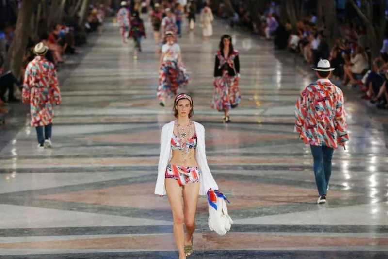 Models present creations by German designer Karl Lagerfeld as part of his latest inter-seasonal Cruise collection for fashion house Chanel at the Paseo del Prado street in Havana, Cuba, May 3, 2016. REUTERS/Alexandre Meneghini