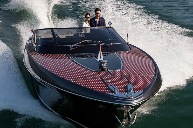 riva-rivamare-luxury-speedboat-001 (1)