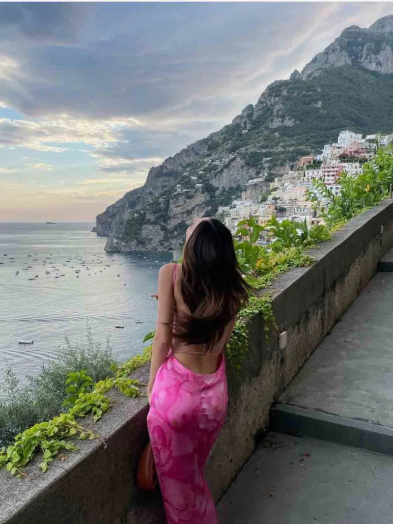 Emily Ratajkowski u Mirror Palais haljini