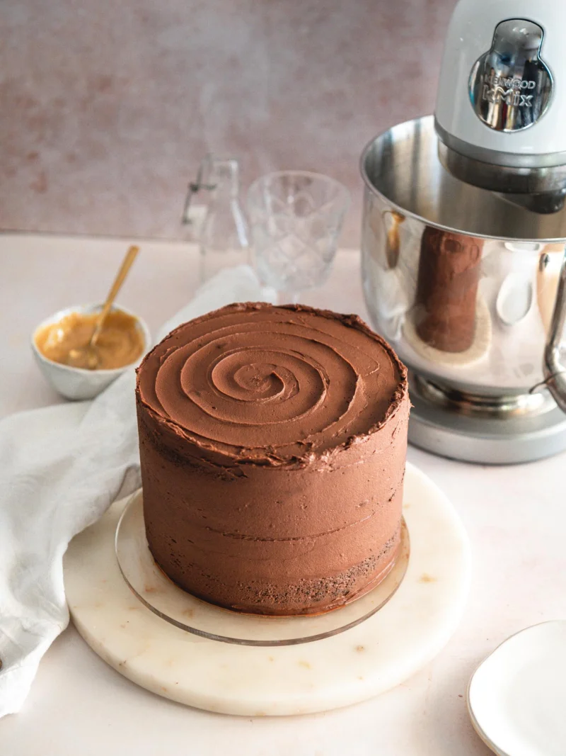 Fudge torta ispunjena karamelom i čokoladom 2