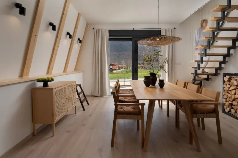 Photo by Oak house____, kuća za odmor on May 13, 2023. May be an image of table, lighting, kitchen table, dining table and indoors.