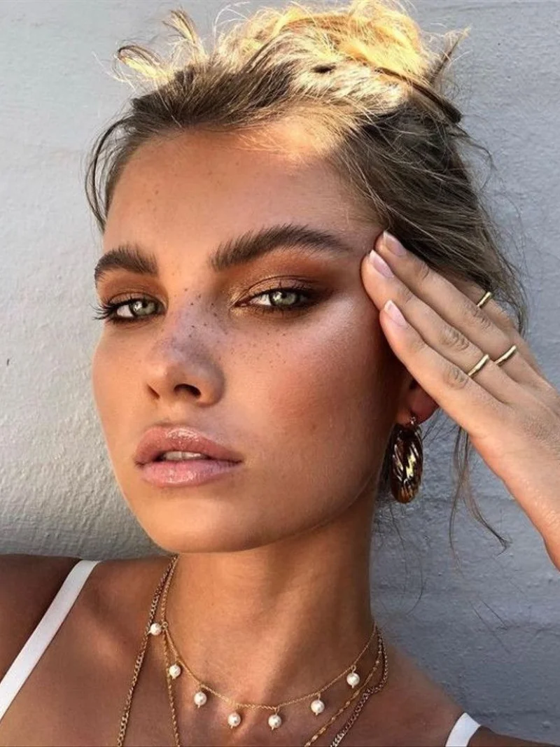 The Most Gorgeous Bridesmaid Makeup Looks (and the Makeup Bags to Gift Your Girls)