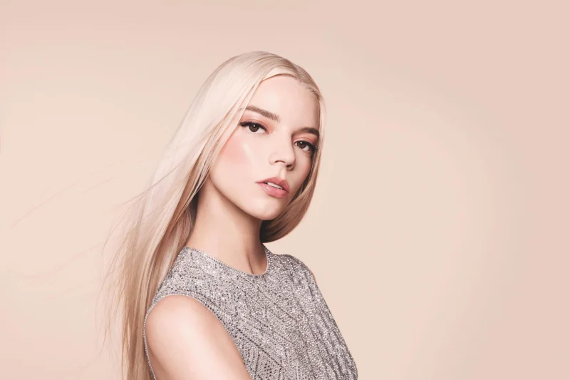 M977 FOREVER SCULPT S2 24 M02D ANYA SOLO BLUSH_CMYK_L4_F39