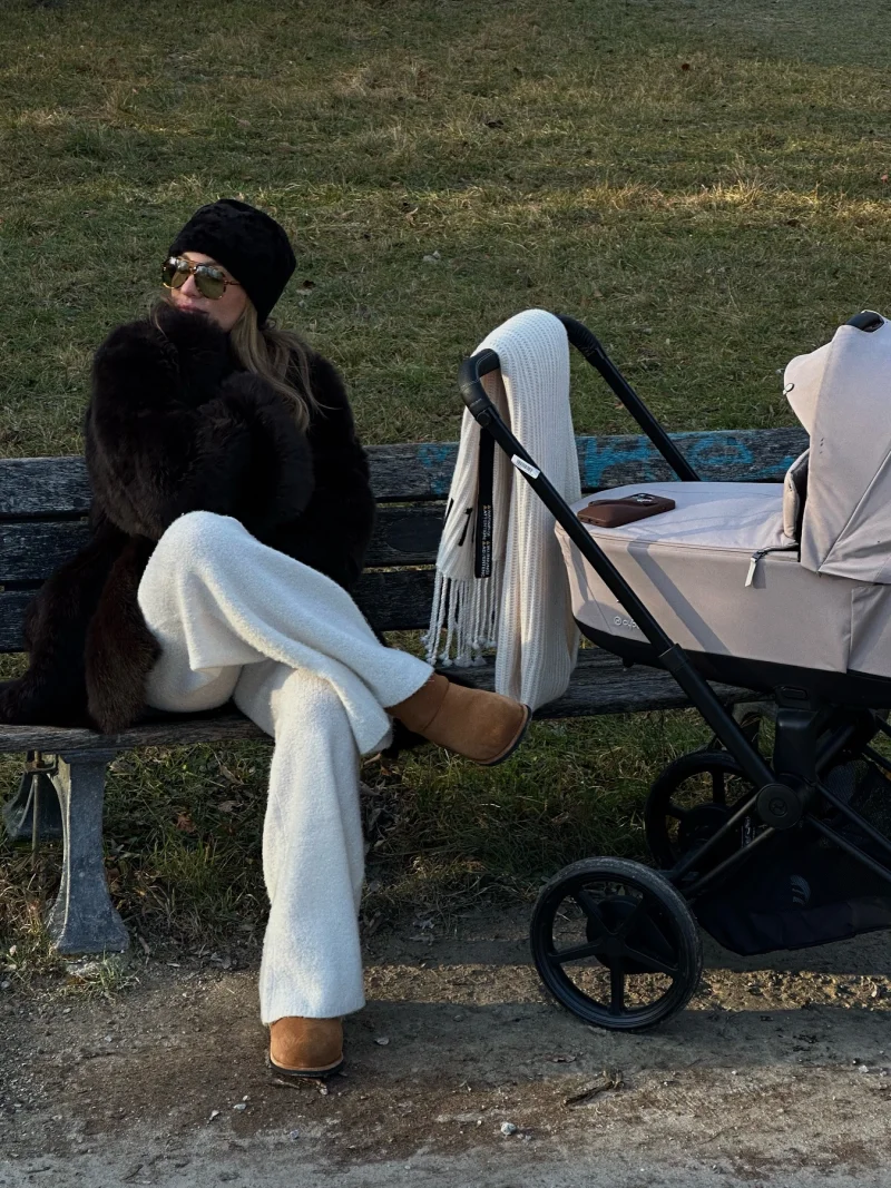 Photo shared by Viky Rader on December 27, 2024 tagging @ivanamentlova. Može biti slika sljedećeg_ dijete, parka, laka kočija, kočija, park i tekst.
