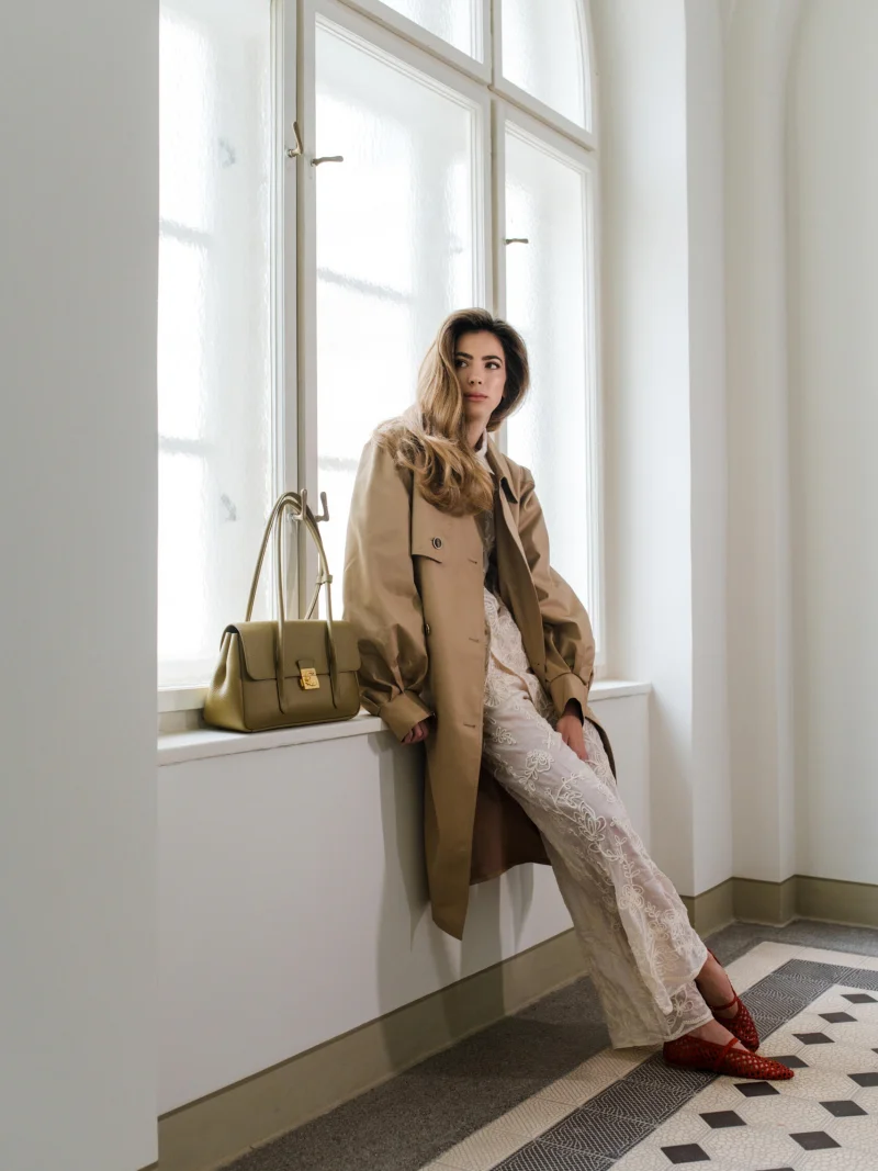 LOOK 2 a