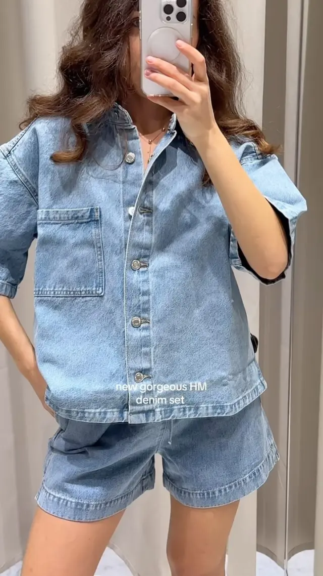 H&M je izbacio denim komplet iz snova! Oversized košulja i kratke hlače od svijetlog trapera savršeni su za tople dane i ležerne večeri. 💙 Više otkrivamo na linku u opisu profila.

#MagMe C: tonya_channel