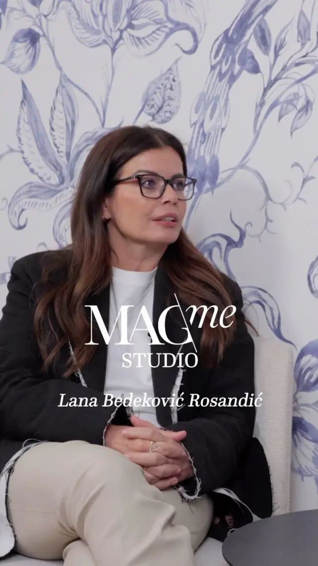 MagMe STUDIO - Lana Bedeković Rosandić

S Lanom Bedeković Rosandić smo razgovarali o tome kako izgleda svakodnevica jedne od najuspješnijih žena u svijetu marketinga.

Kako voditi agenciju, razvijati brend dizajnerskog namještaja i ostati fokusiran(a), a sve to uz strast, viziju i jasnu strategiju.

U novoj epizodi MagMe Studija, Lana dijeli svoje lekcije o poslovnom rastu, liderstvu i zašto vjeruje da se američki san može živjeti i ovdje. Cijeli intervju donosimo na linku u opisu profila, a cijela epizoda je dostupna na našem YouTube kanalu. 

#MagMe #MagMeSTUDIO