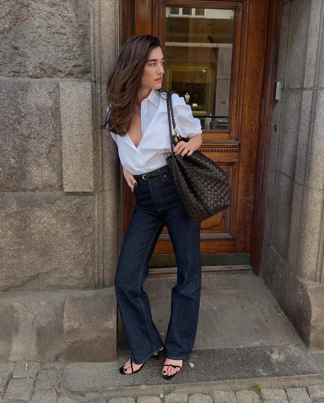 Flawless every time - white shirt and dark jeans. 🤍👖

#MagMe @iliridakrasniqi