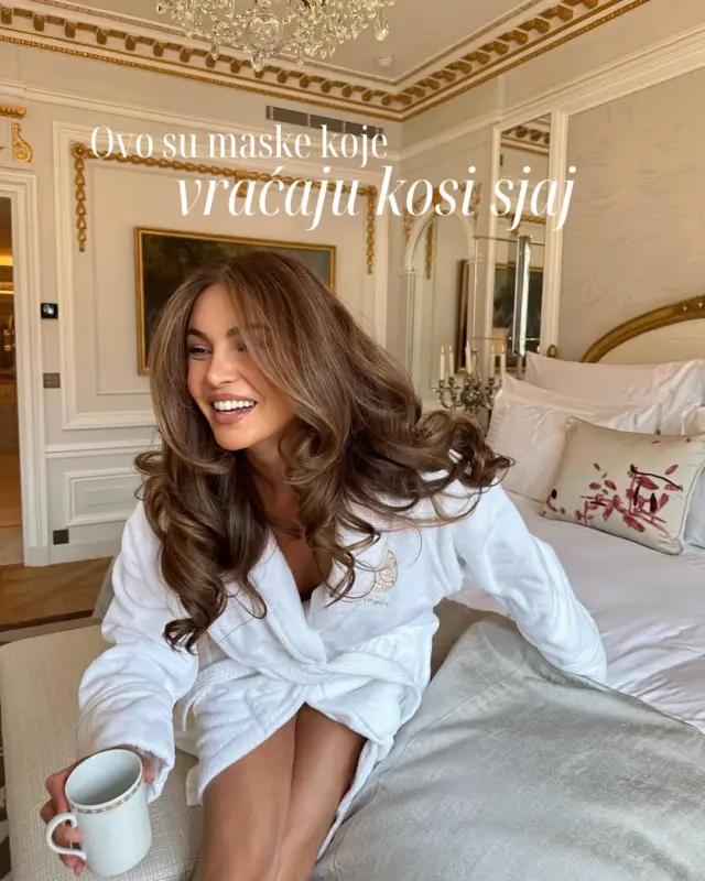 Želite da vam kosa na dan vjenčanja izgleda zdravo, sjajno i njegovanо? 

Uključite u svoju pre-wedding rutinu maske koje dubinski hrane i obnavljaju kosu, vraćajući joj prirodan sjaj i mekoću. Bilo da ste mladenke, kume ili gošće, na linku u opisu profila donosimo izbor najboljih maski koje kosi vraćaju sjaj. ✨

#MagMe @negin_mirsalehi