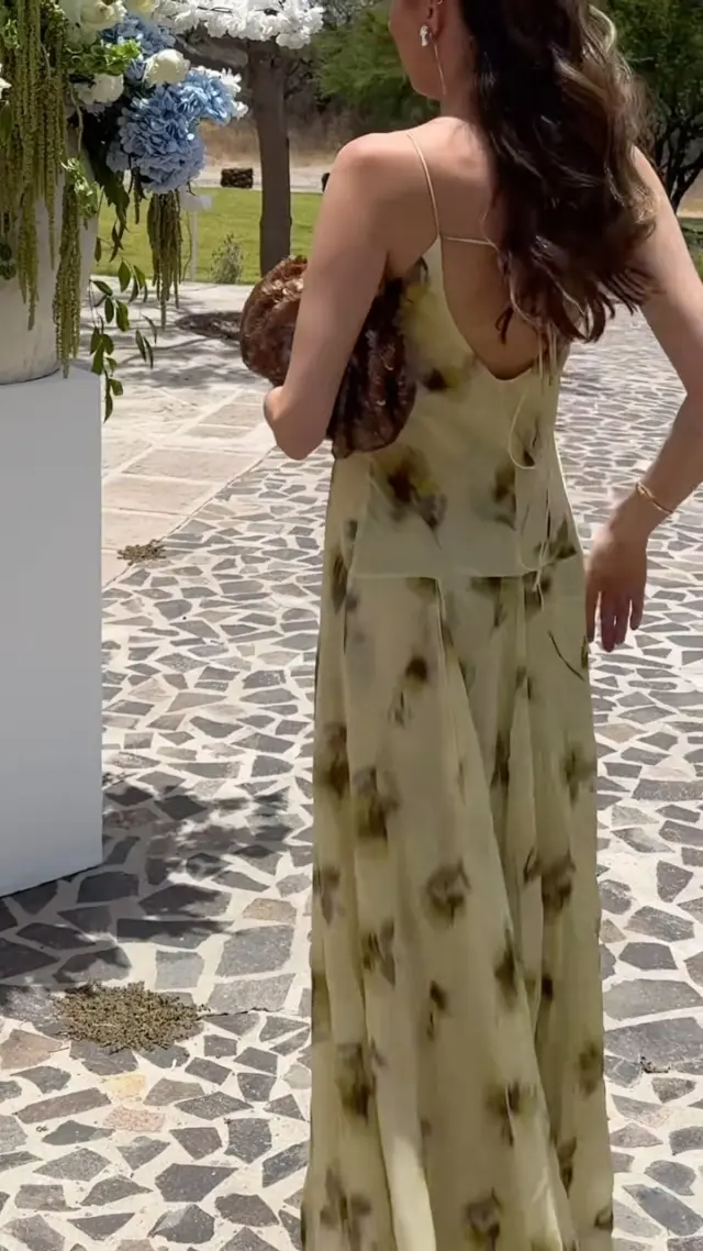 Ako ste u potrazi za haljinom za ljetno vjenčanje pronašli smo model koji je već postao hit na TikToku! 💛

Duga silueta, jarke boje i cvjetni uzorak čine je idealnim izborom za svečane prilike, pogotovo kad temperature porastu. Kako do nje saznajte na linku u opisu profila! 

#MagMe @simpleheadline