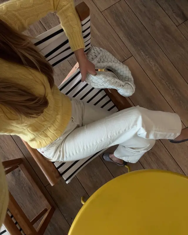 White and yellow. 👌🏻

#MagMe @styledsara