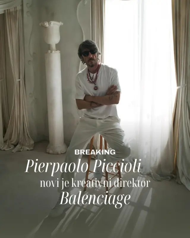 BREAKING: Pierpaolo Piccioli imenovan je novim kreativnim direktorom modne kuće Balenciaga, naslijedivši Demnu nakon njegova desetogodišnjeg utjecaja na brend.

Piccioli, dobitnik brojnih nagrada i dosadašnji kreativni direktor Valentina, ostavio je neizbrisiv trag u toj modnoj kući. Tijekom 25 godina provedenih u Valentinu, transformirao je brend u simbol moderne romantike, poznat po dramatičnim siluetama, raskošnim bojama i naglašenoj ženstvenosti.

Njegov dolazak u Balenciagu najavljuje mogući zaokret u estetici brenda, od radikalnog streetweara prema sofisticiranijoj reinterpretaciji couture nasljeđa Cristóbala Balenciage. Njegov debi očekuje se u listopadu 2025. godine.

#MagMe @pppiccioli