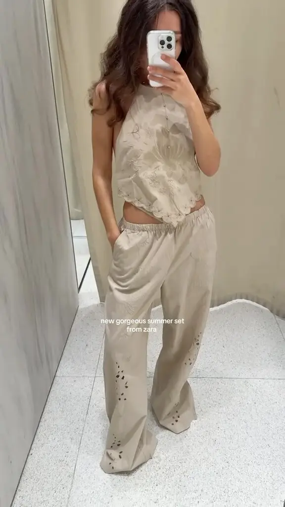 Kompleti su ovog ljeta u punom fokusu, a Zara je ponovno ponudila savršen model za svakodnevne i večernje kombinacije. 😍

Riječ je o pamučnom kompletu u taupe sivoj nijansi, sastavljenom od topa s otvorenim leđima i halter ovratnikom te dugih hlača u istom tonu. Na linku u opisu profila otkrivamo zašto nas je osvojio!

#MagMe C: tonya_channel