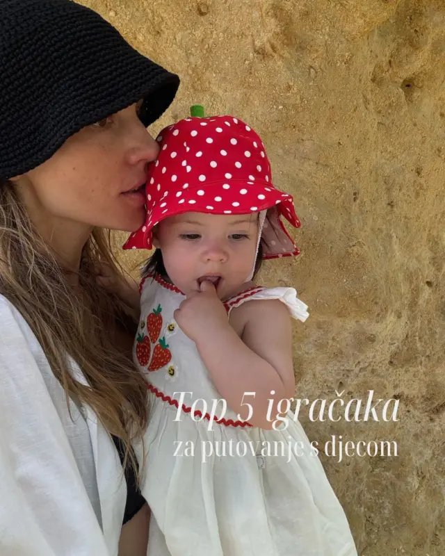 Putujete s djecom ovog ljeta? Imamo rješenje za onaj trenutak kad kreće nervoza i "jesmo li stigli?".

Donosimo Top 5 genijalnih putnih igračaka koje zabavljaju, potiču pažnju i motoriku – bilo da ste u autu, zrakoplovu ili čekate ručak u restoranu. 

Od magnetnih kutija i silikonskih podloga do senzorne lopte i multifunkcionalnih kofera – ove igračke iz @lafaboo su sve što vam treba za bezbrižnija putovanja!

Top 5 igračaka otkrijte na linku u opisu profila!

#MagMe