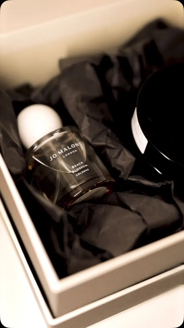 Miris ima moć vratiti nas u najposebnije trenutke. Zato odabir parfema za dan vjenčanja ne bi trebao biti slučajan! 

U Jo Malone London butiku (@ilicaboutique) u Ilici 7 možete, uz besplatno savjetovanje, kreirati svoj mirisni potpis i pronaći savršeni miris za sebe, ali i cijelu proslavu. ✨

Jer mirisi se pamte… baš kao i vjenčanja! Više otkrijte na linku u opisu profila. 

#MagMe 
Video: @vigor.klaic