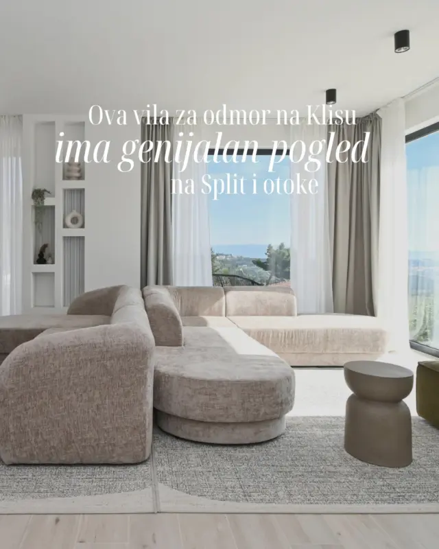 Smještena na uzvisini Klisa s jednim od najljepših pogleda na Split i otoke, Villa Lagom donosi osvježavajući pristup luksuznom odmoru, onaj u kojem je sve “baš koliko treba”.

Inspirirana istoimenim švedskim konceptom ravnoteže, ova elegantna vila na tri etaže spaja meditativni ugođaj Mediterana s funkcionalnim dizajnom koji potpisuje arhitektica Mia Sinovčić. U članku na linku u opisu profila @laticam otkriva kako izgleda odmor kad je dizajn u službi osjećaja, a pogled u službi potpune relaksacije.

#MagMe
Foto: Smart Art Design Studio