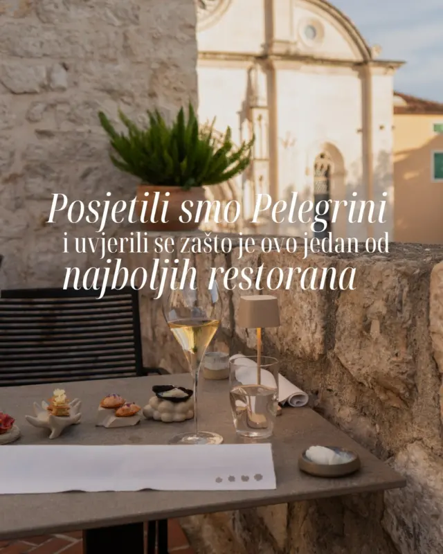 Posjetili smo restoran @pelegrini_sibenik u srcu Šibenika i još se jednom uvjerili zašto se s razlogom smatra jednim od najboljih restorana u Hrvatskoj!

Tasting menu od šest slijedova, uparen s pažljivo odabranom vinskom pratnjom, osmišljen je oko četiri ključna elementa – topline, kiselosti, slanosti i masnoće – i kroz svaki tanjur priča priču o lokalnim sastojcima i suvremenom pristupu kuhanju.

Večera je započela s nizom malih zalogaja koji najavljuju večer, nastavila se kroz jela od sabljarke, škampa i punjene paprike, a završila desertom koji je, kao i sve ostalo, spoj jednostavnosti i sofisticiranosti. Sve detalje donosimo na linku u opisu profila!

#MagMe
