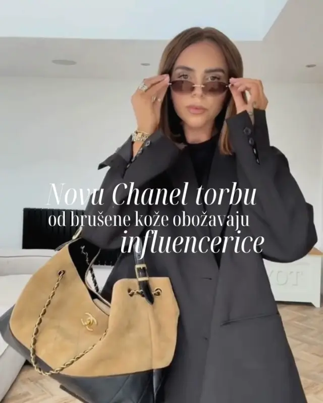 Nova @chanelofficial “Small Tote” torba iz Métiers d’art kolekcije 2024/25 već se istaknula kao jedan od najpoželjnijih komada sezone! 😍

Spoj brušene bež kože i crne janjeće kože, s prepoznatljivim Chanel detaljima, čini je bezvremenskim dodatkom koji modne insajderice već nose. Više detalja donosimo na linku u opisu profila.

#MagMe @jadedarl